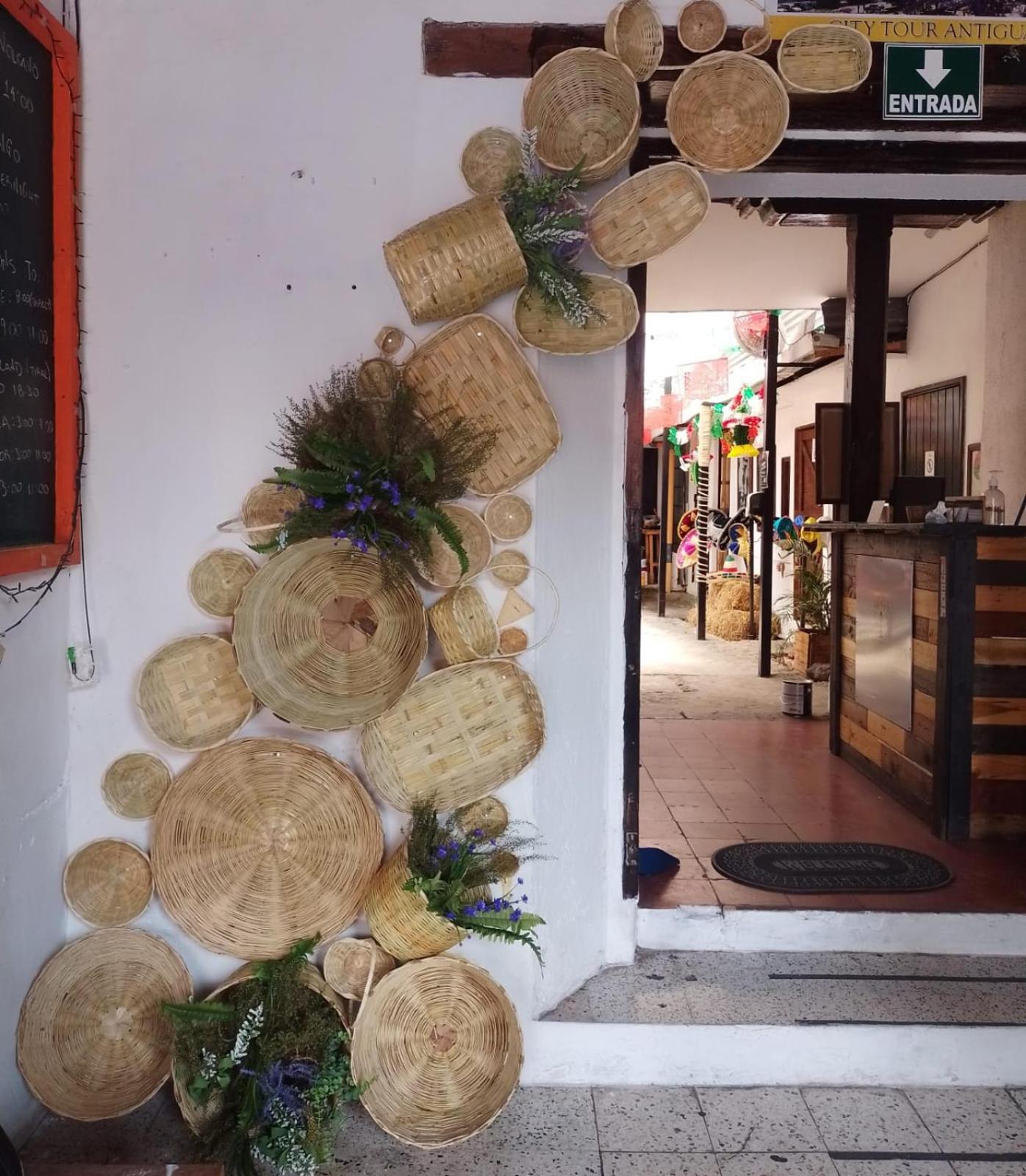 Hotel La Xinca Antigua Bagian luar foto